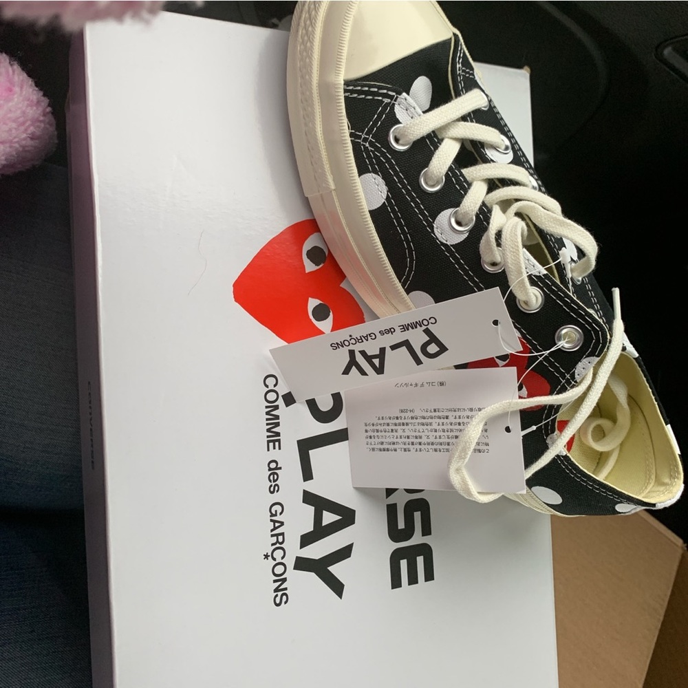 Converts play Comme des Garçons polka dot